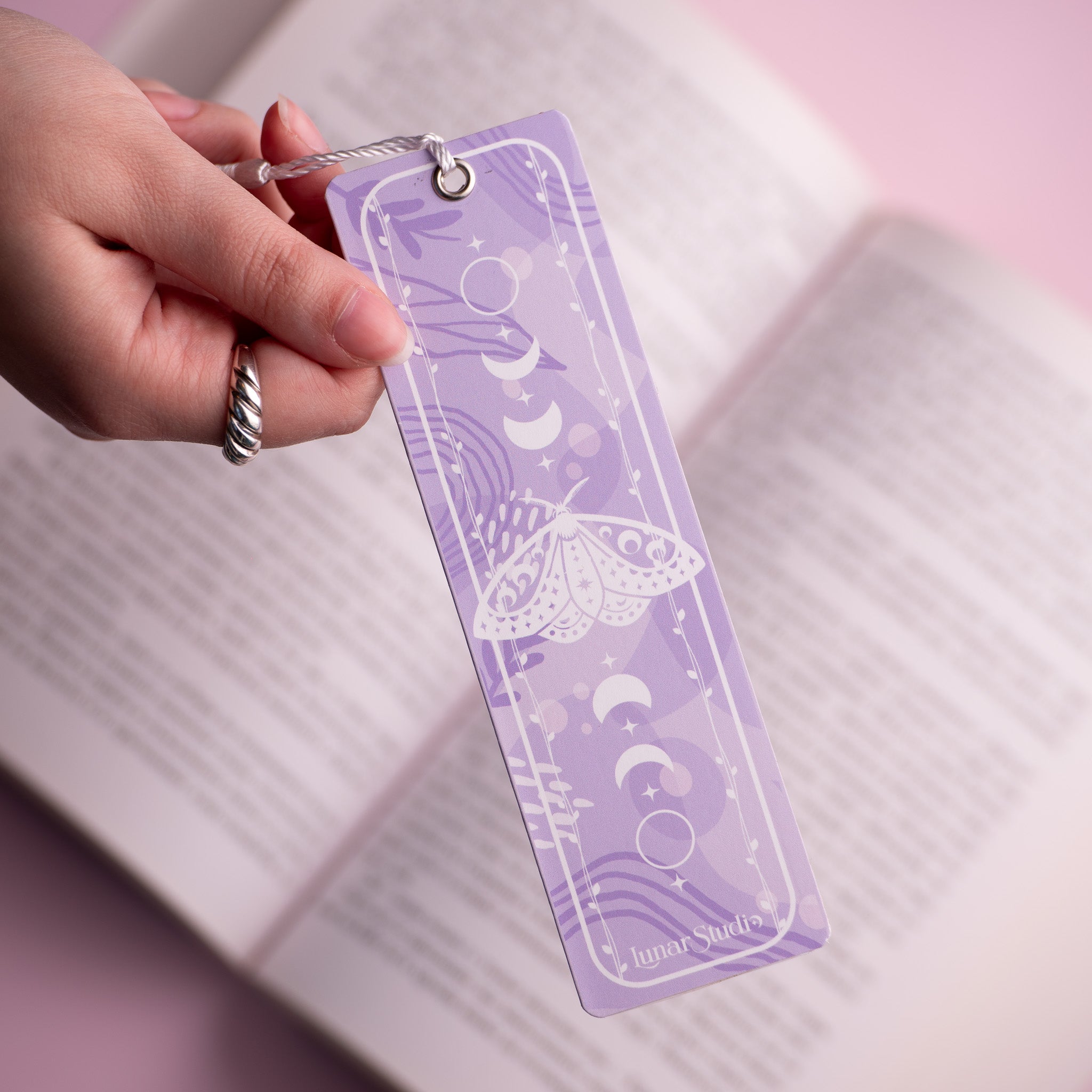 Книгоразделител "Нощна пеперуда" Lunar Studio